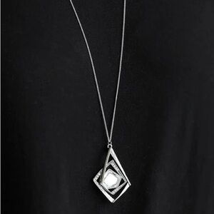 Paparazzi Necklace ~ A MODERN Citizen - White